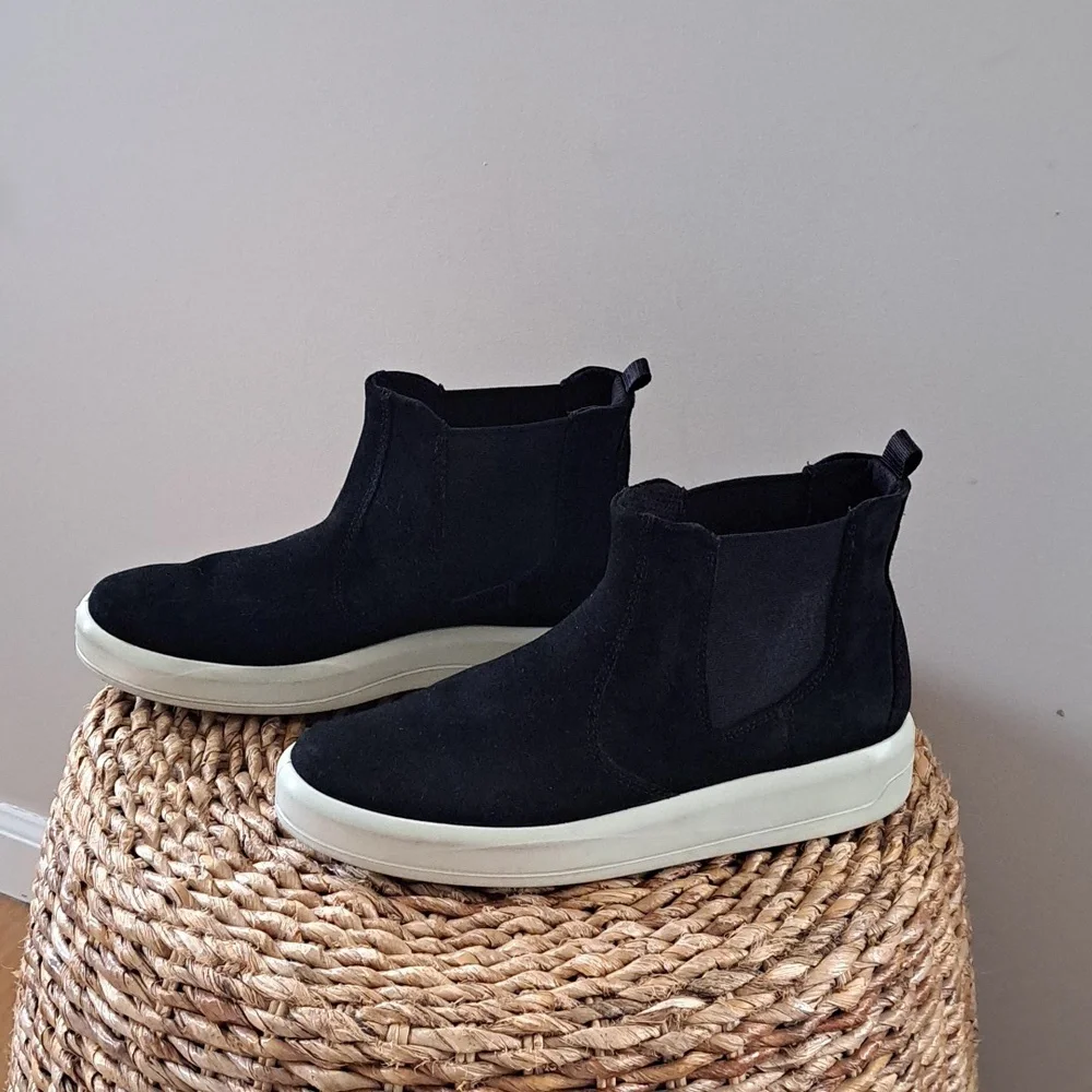 ECCO Womens Black Suede Platform Sneaker Ankle Boot‎ Slip-On Elastic Sides 9-9.5